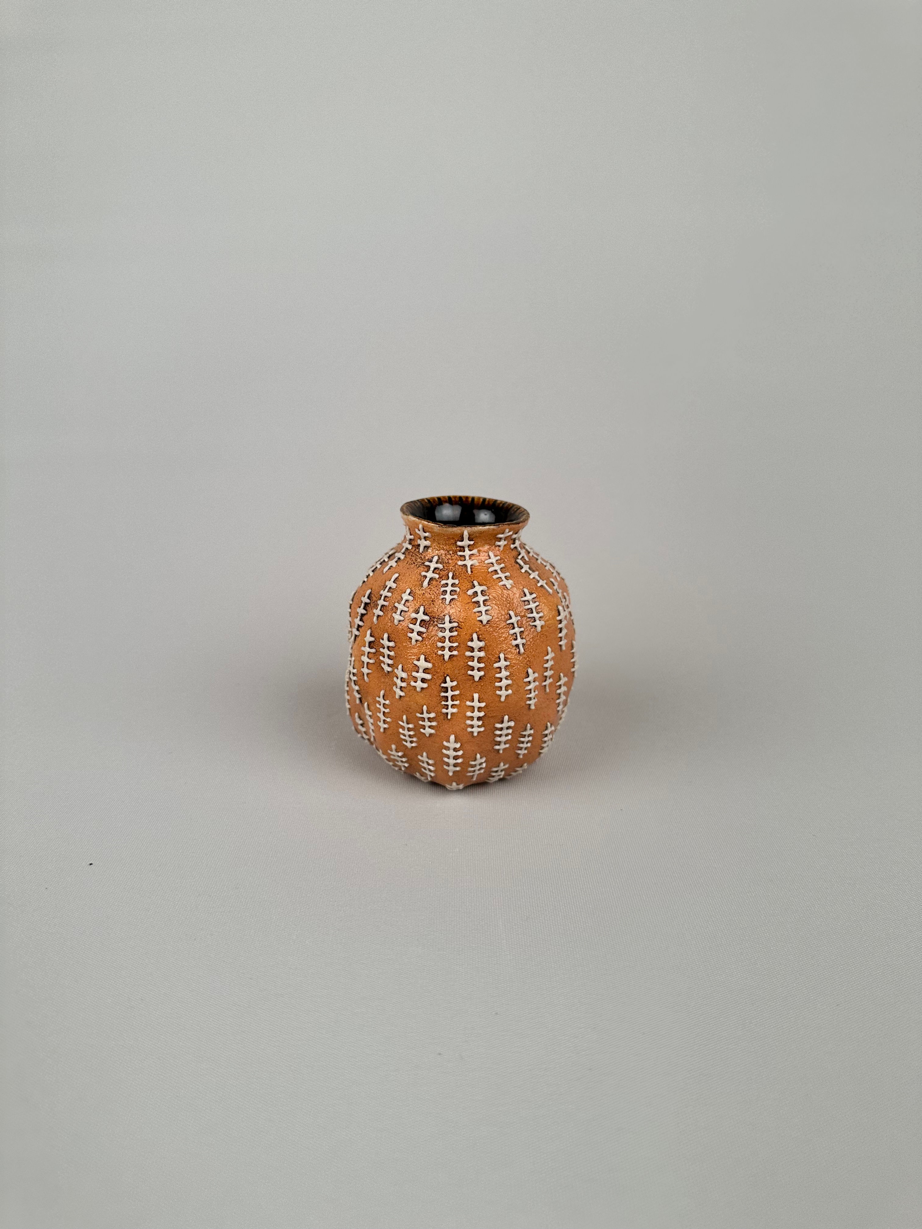 Small orange stoneware vase - Stitch