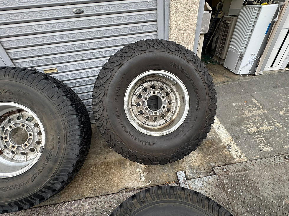 サムネイル： (4019W1)*BFGoodrichの15インチオフロードタイヤ、All-Terrain T/A、アルミホイール付き。- RINGS WITH TYRES
