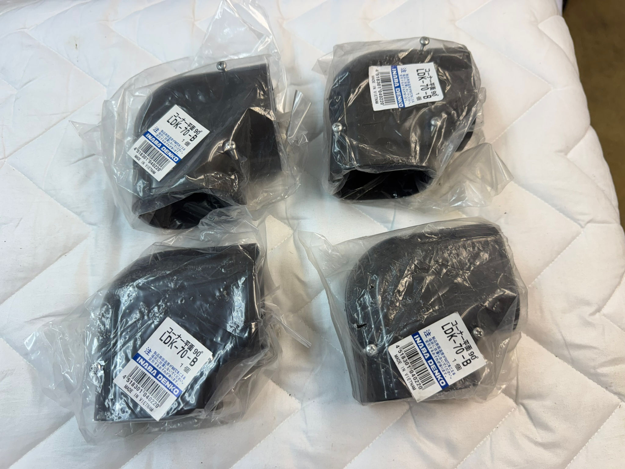 (4631W3)*因幡電工 スリムダクトLD ブラウ ン コーナー平面90° 曲り 70タイプ LDK-70-B 新品 - Inaba Denko