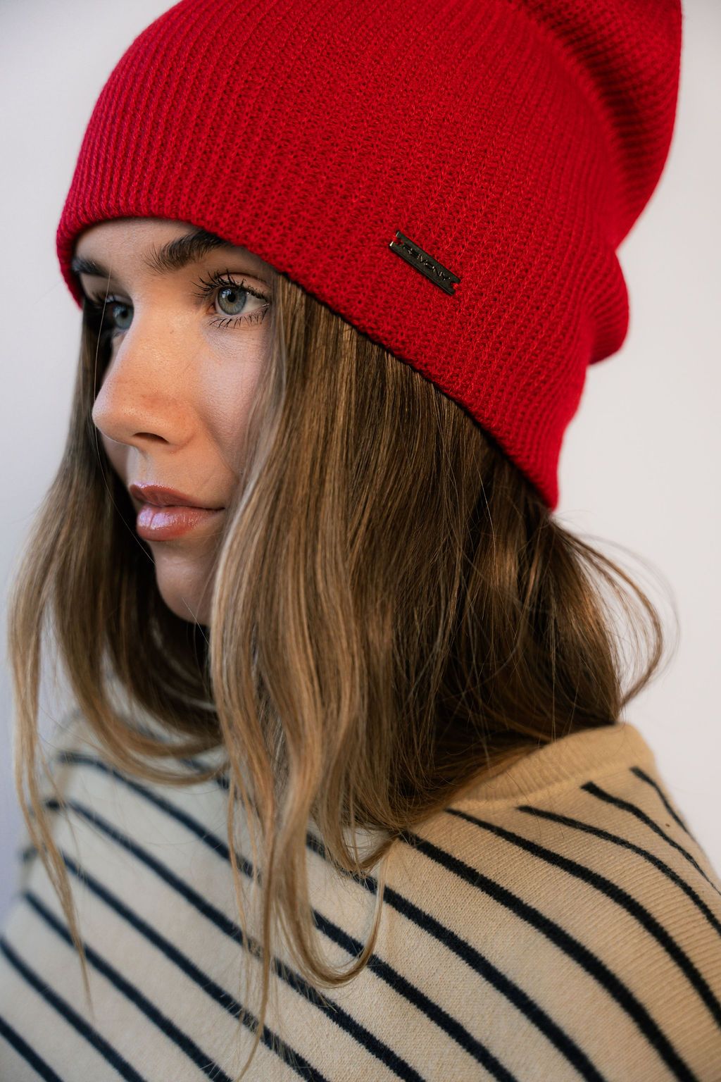 Woman wearing a red Revony beanie