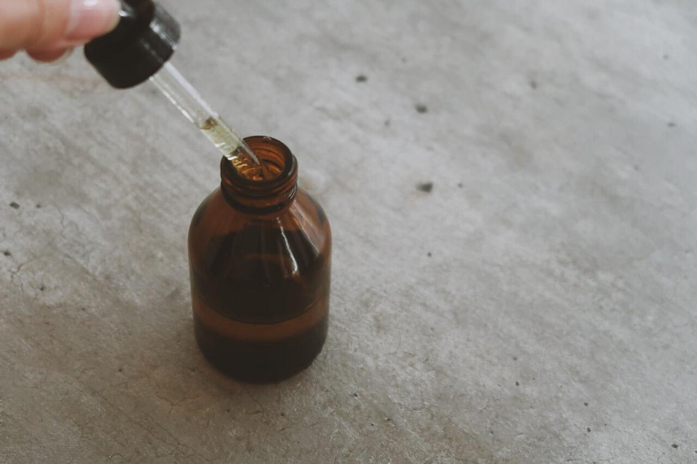 COMO LIMPAR A PELE - fazendo o método de limpeza com óleos - Cosméticos naturais e veganos
