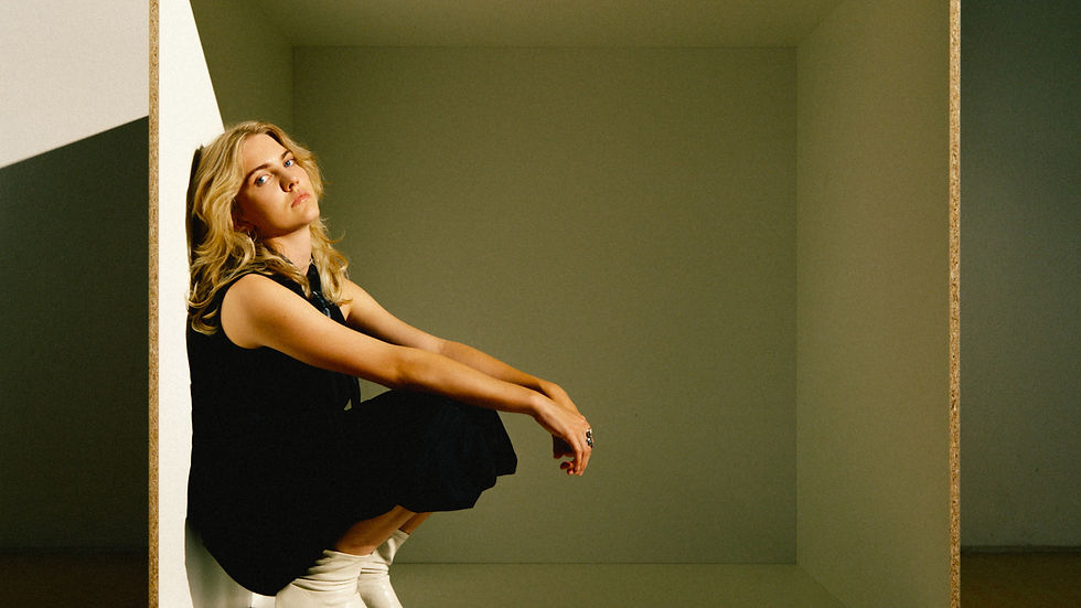 MAGDA · VERLEGT INS LUXOR