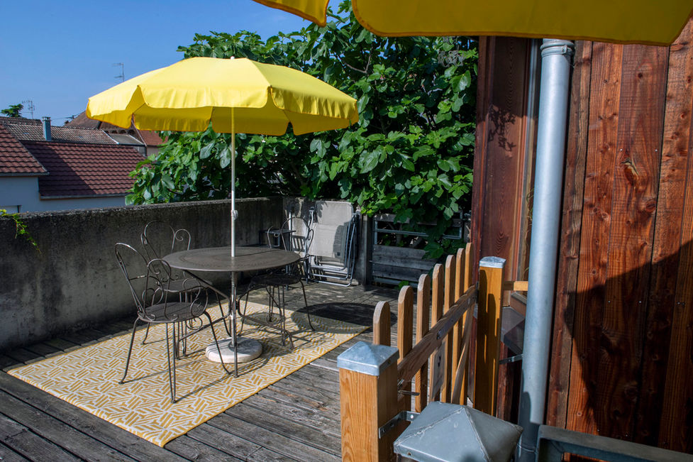 Le coin salon et coin repas de la terrasse.
Gîte les Julietttes.