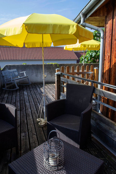Le coin salon et coin repas de la terrasse.
Gîte les Julietttes.