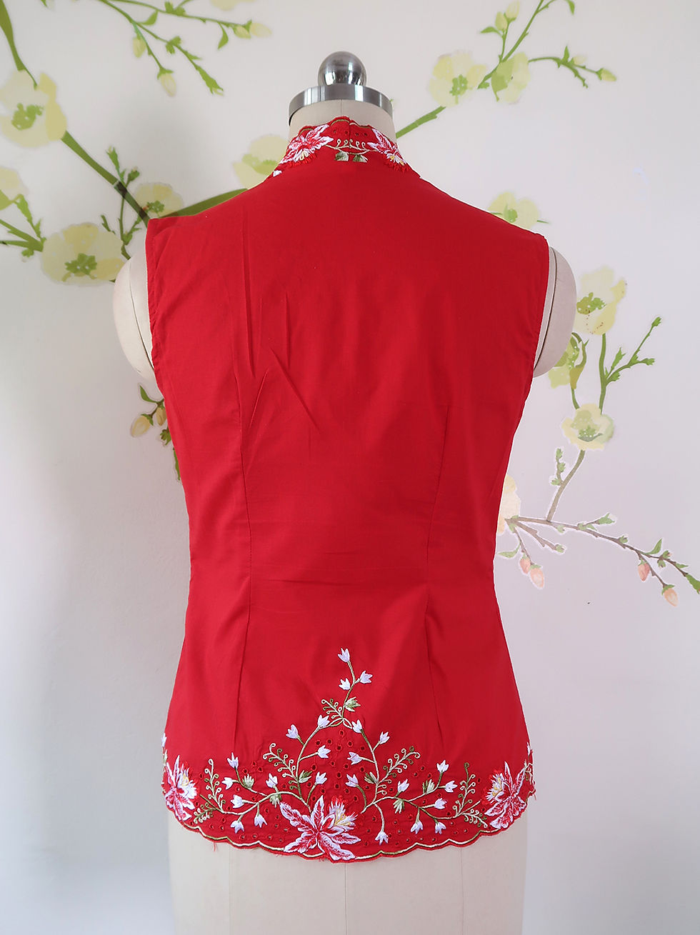 Thumbnail: Size XXL Sleeveless Kebaya Cotton: Orchid on Red