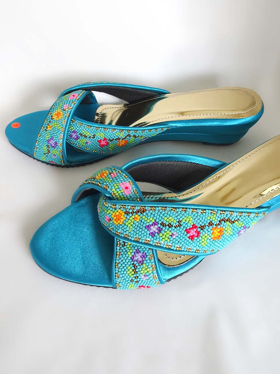 Thumbnail: Crossed Turquoise Beaded Shoe. Size 9 / Eur 40 / 26cm
