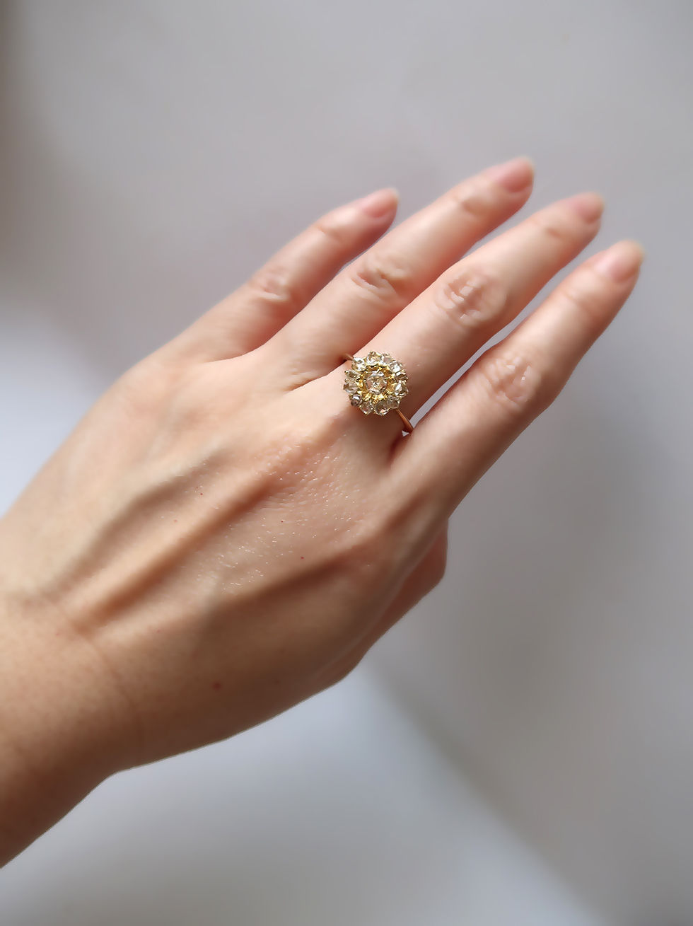 Thumbnail: Vintage: Ring Round Cluster Intan, 22K gold. size 15