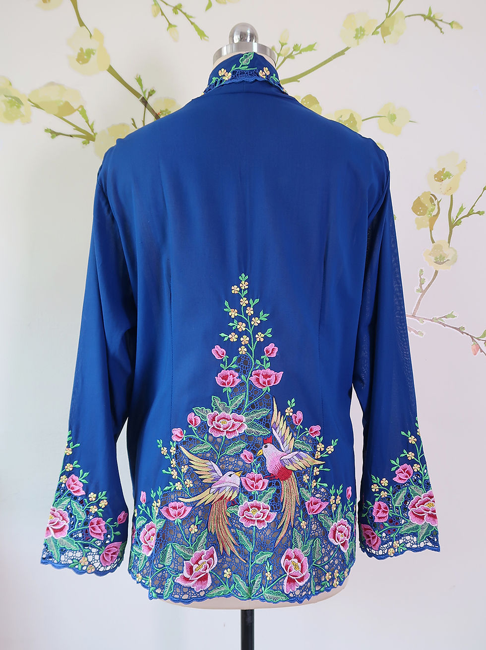 Thumbnail: Size 6XL Lux: Birds on Navy Blue Kebaya