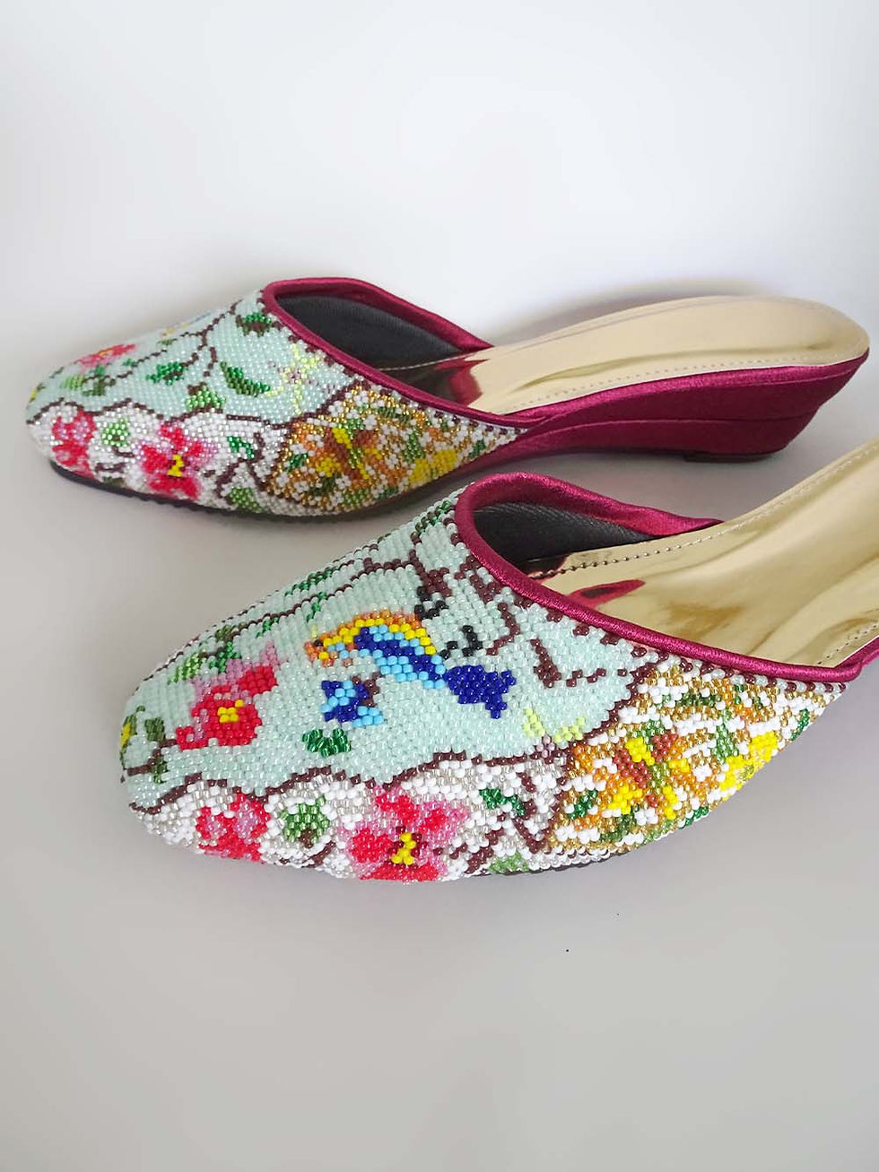 Thumbnail: Covered Birds on Mint Beaded Shoe. Size 11/ Eur 41/ 28cm