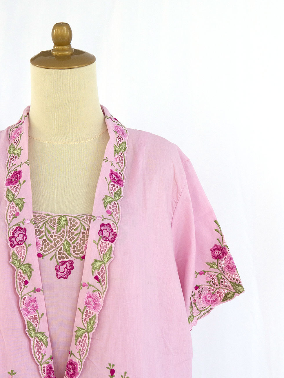 Thumbnail: Size XXL Short Sleeve Kebaya with Roses Baby Pink
