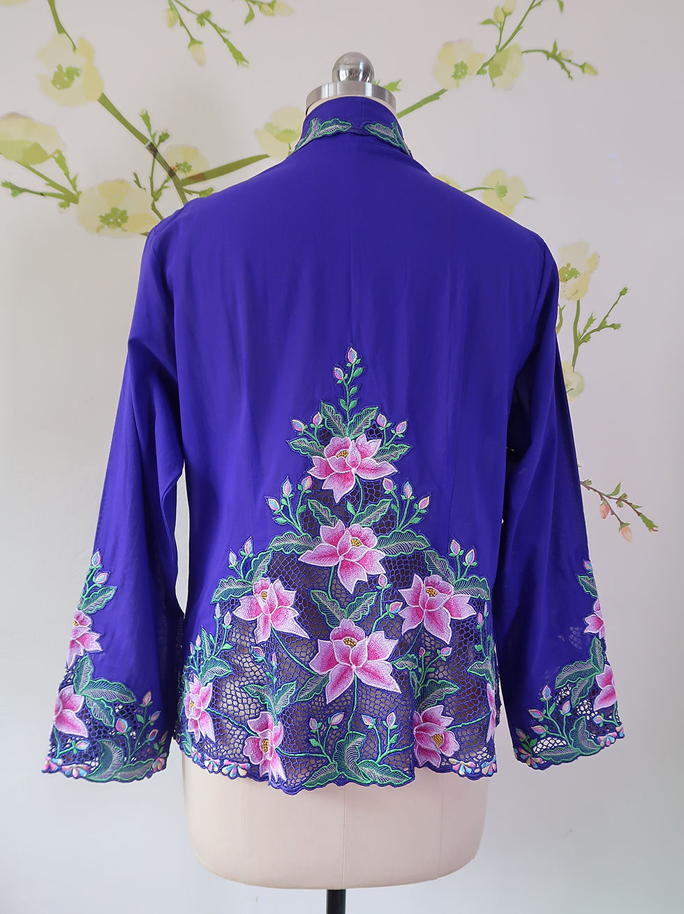 Thumbnail: Size XXL Lux: Peony on Violet kebaya