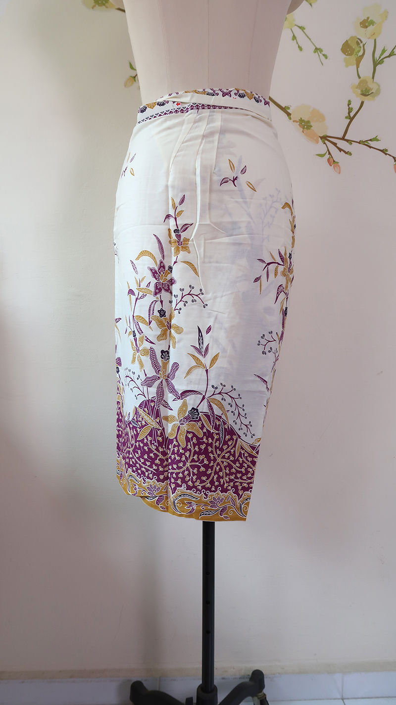 Thumbnail: Sarong String: Print Batik Orchid White Purple, length 75cm