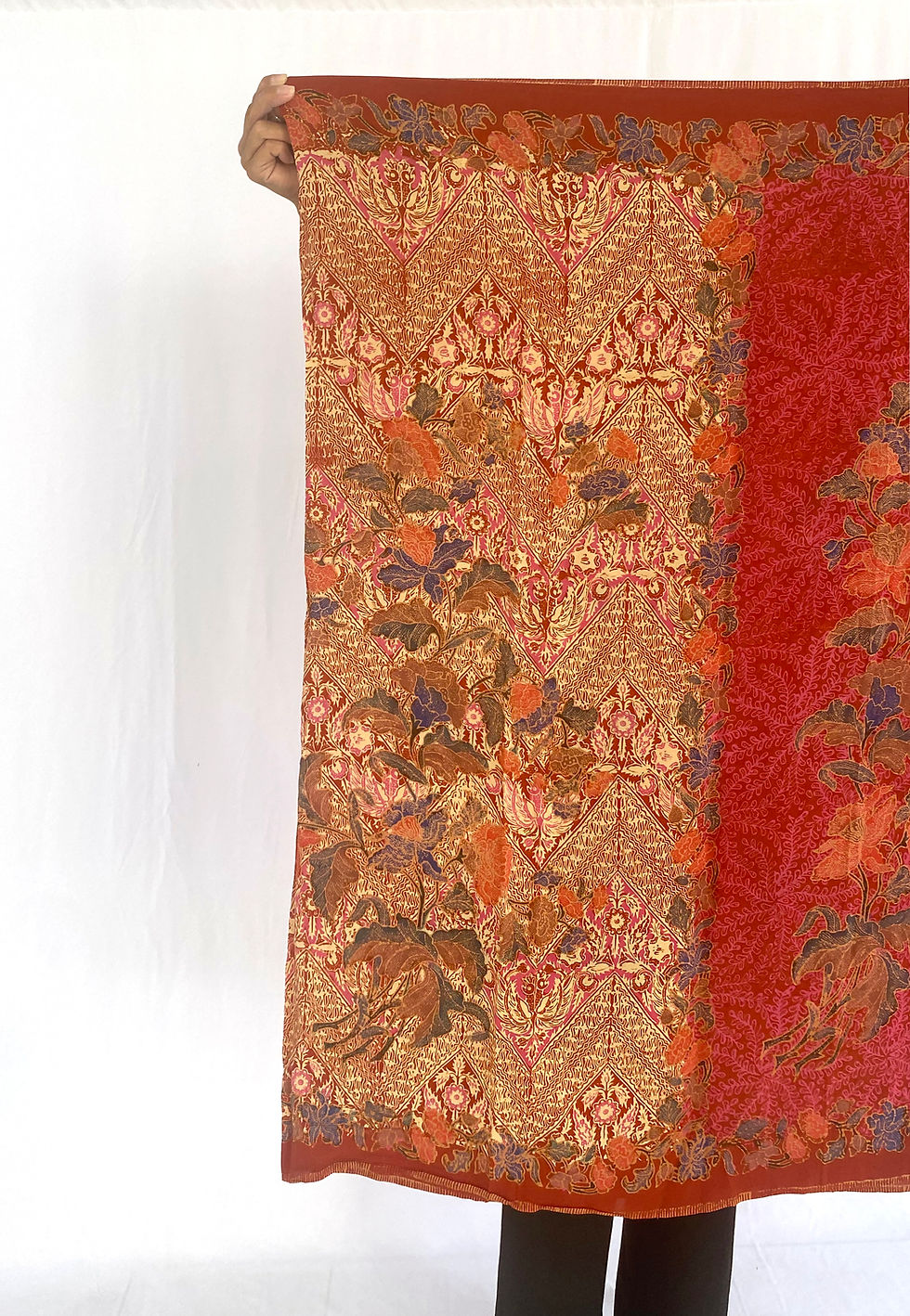 Thumbnail: Crape Silk Sarong Red with Small Scarf
