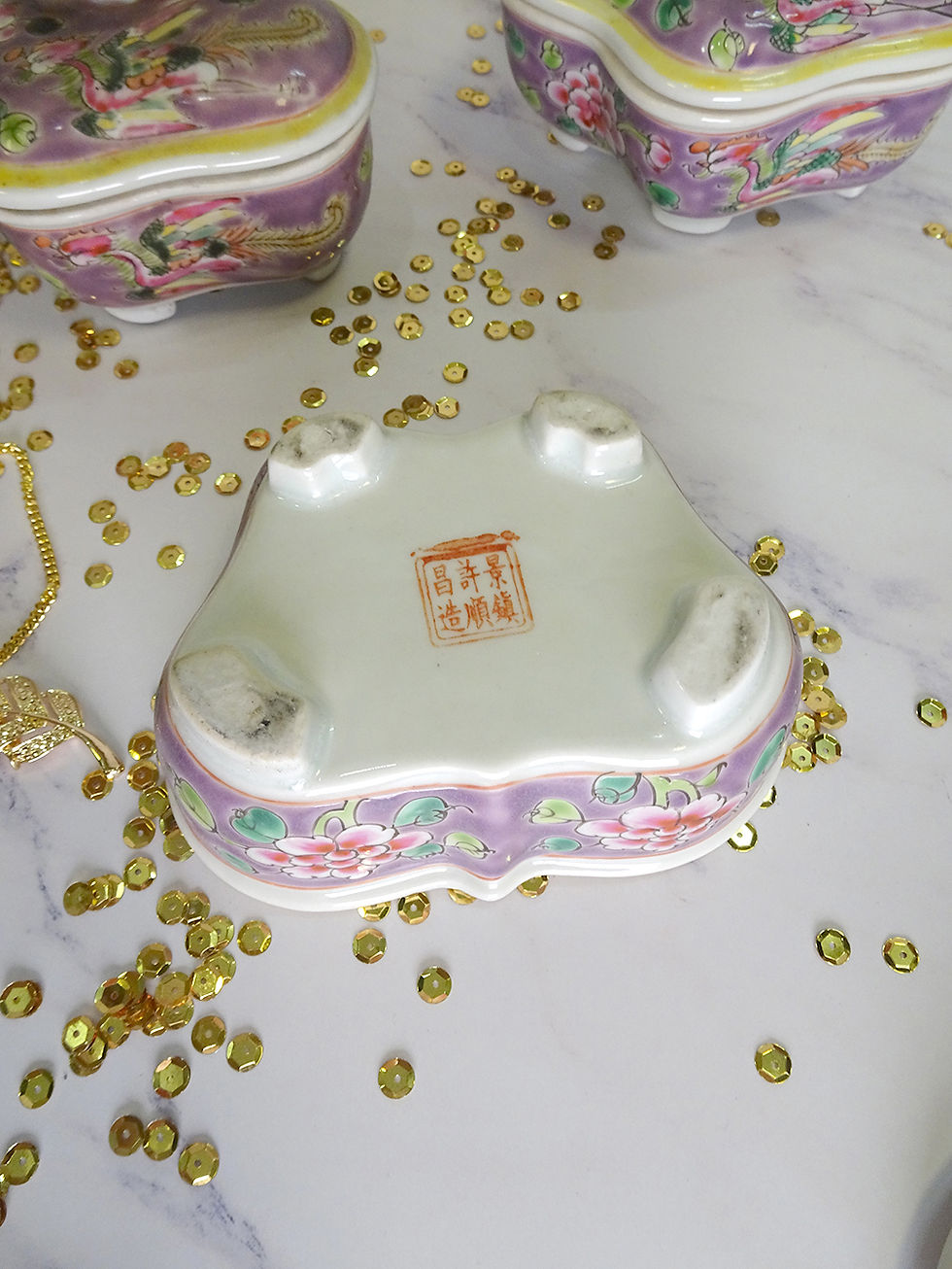Thumbnail: Porcelain soap container/jewelry box with cover