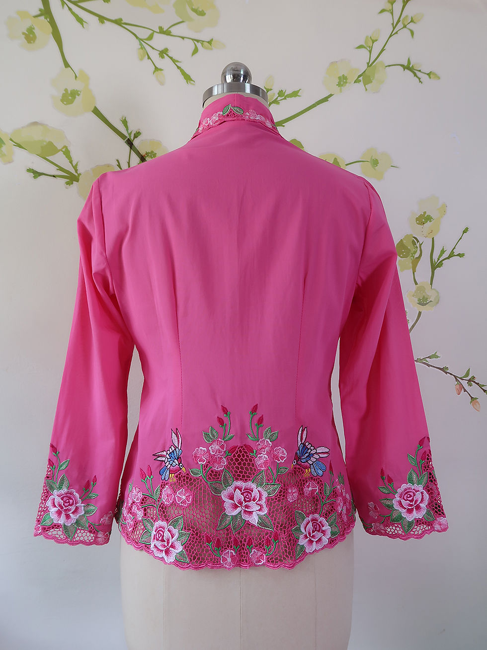 Thumbnail: Size S H: Blue Bird in Fuschia Kebaya