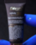 Aplicação de pasta de polimento intraoral em restauração dental