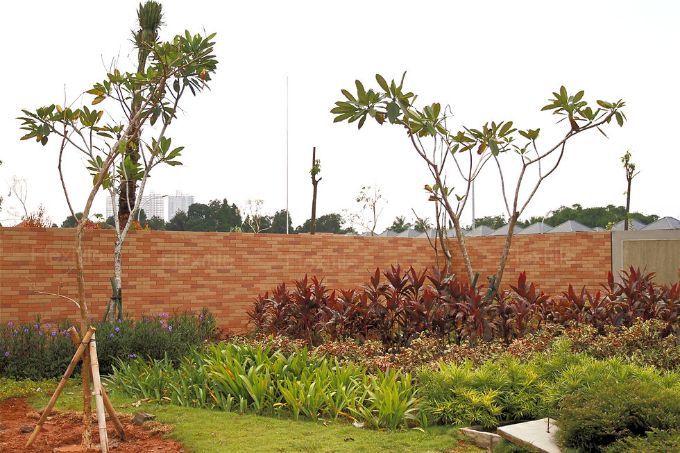 Thumbnail: Tampak Gerbang Cluster Avezza BSD City yang menggunakan kombinasi produk Facebrick dari Flexitile