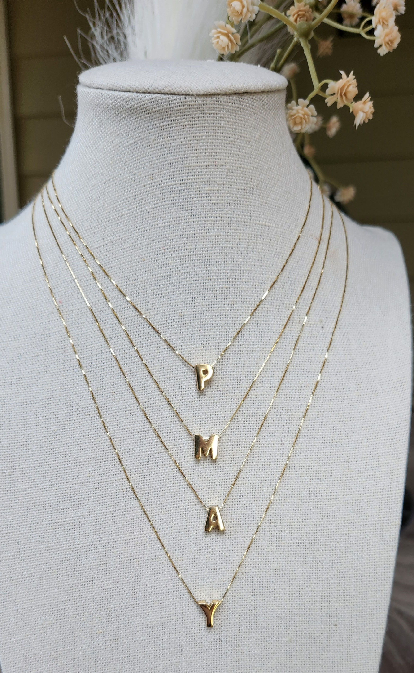 14K  item 180 Cadena con dije de letra