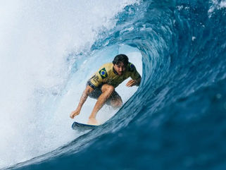 Yago Dora é campeão mundial de surfe profissional