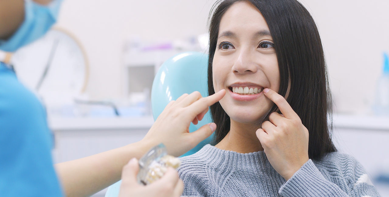 Woman talk to dentist in dental clinic