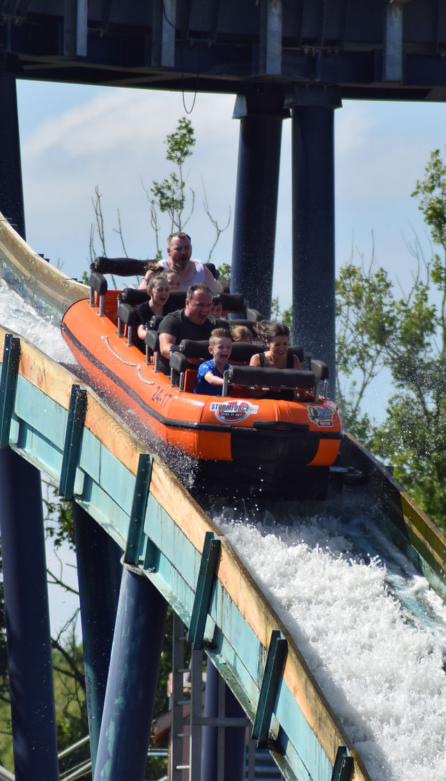 Thorpe Ringo Rides Log Ride At Thorpe Park