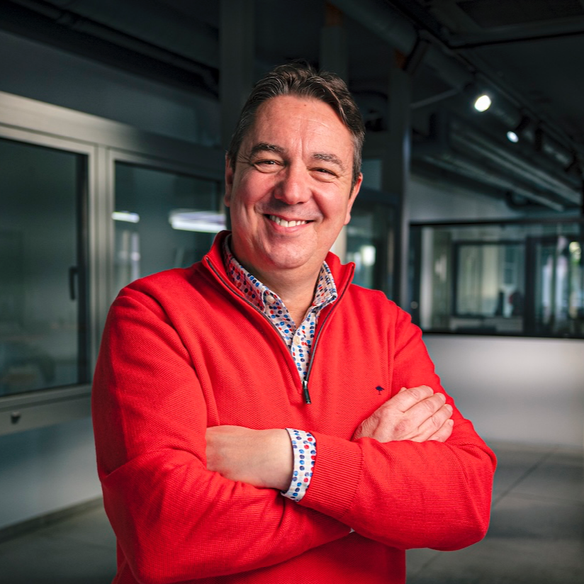 Photo portrait de Frédéric Lallemand qui occupe, chez B-LUX CHÂSSIS, le poste de technico-commercial.
