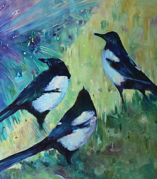 FRIC FRAC – Huile sur toile, 81 x 65 cm, 2003
Dans cette œuvre, Marianne Templier transpose la vivacité et la malice des pies dans un univers pictural intense et symbolique. Les trois oiseaux se tiennent comme suspendus face à une lumière mystérieuse, créant une scène dramatique et expressive.