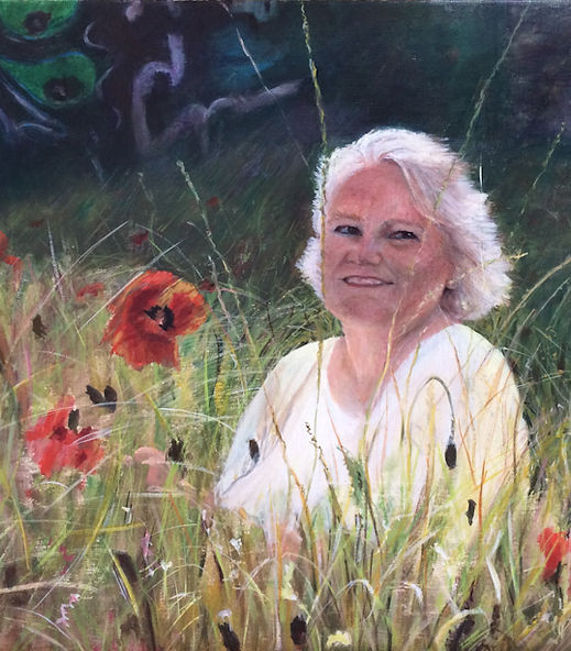 FRANÇOISE – Huile sur toile, 65 x 50 cm, 2016
Dans ce portrait, l’artiste saisit l’éclat d’une présence intime, en équilibre entre l’humain et la nature. Le personnage s’ancre dans un paysage végétal vibrant, où coquelicots et hautes herbes semblent respirer au rythme de son sourire discret. Une œuvre où douceur et vitalité se répondent.