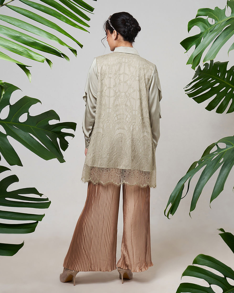 Thumbnail: Top With Chantilly Outer