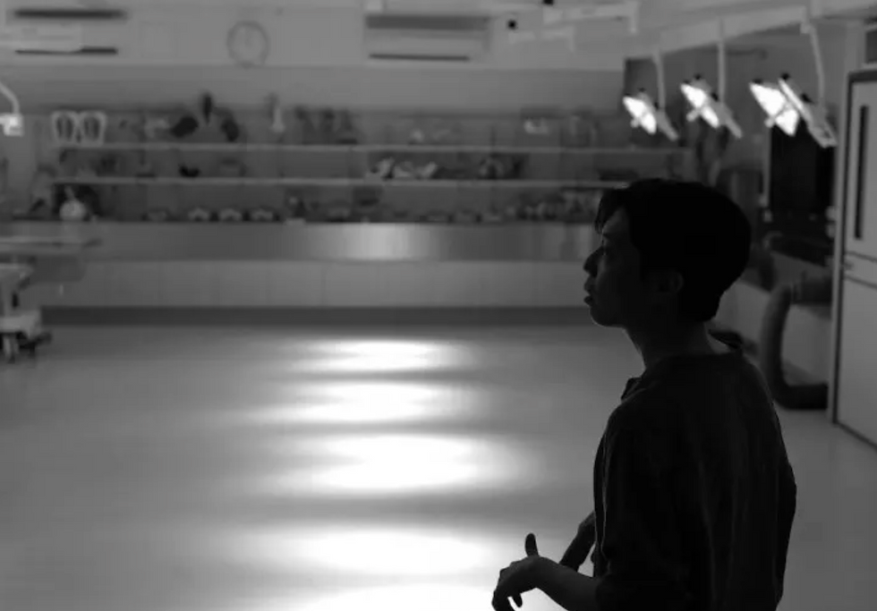 Elle|專訪《Living Up/噏to Death》編舞及導演林俊浩Ivanhoe:「在說死亡時, 不如我們先說活着。」