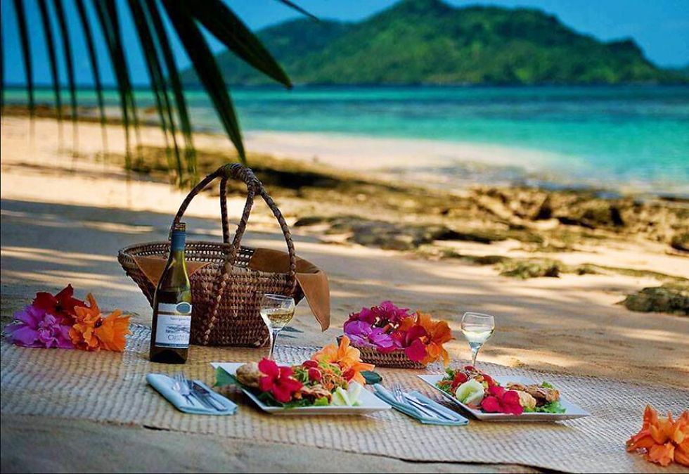Déjeuner sur la plage de Nosy Ankaréa, joyau de l’archipel des Mitsio