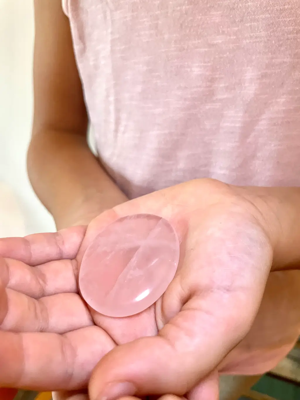 Le Quartz rose du kit Enfant serein : ses bienfaits et comment s’en servir