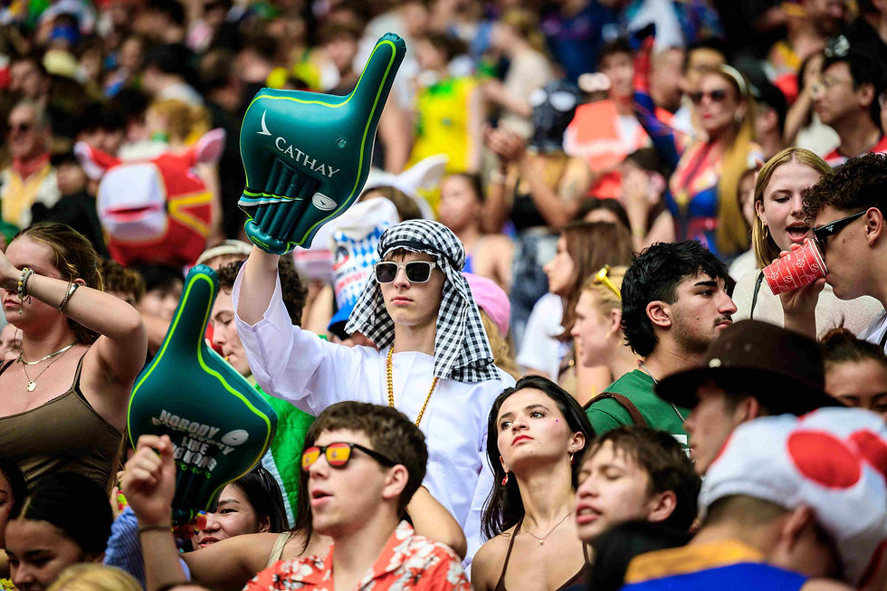 球隊的「第八人」──球迷,依照七欖「傳統」扮鬼扮馬,是活動必看風景之一。