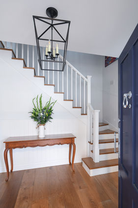 Interior home design of an enterace in a contemporary home in Newport Beach