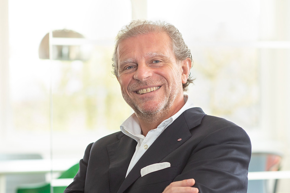 Benoit 132 30x45 HR.jpg