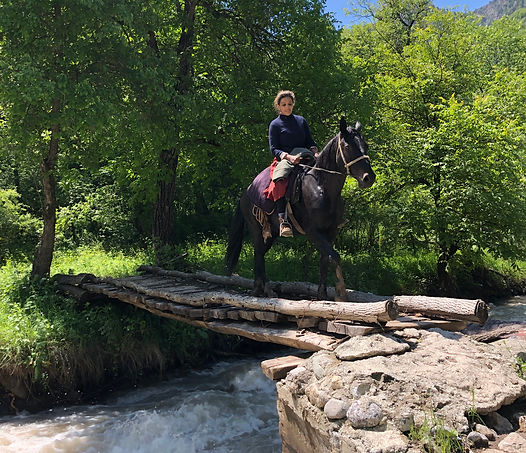 Horse riding tour in Island kyrgyzstan