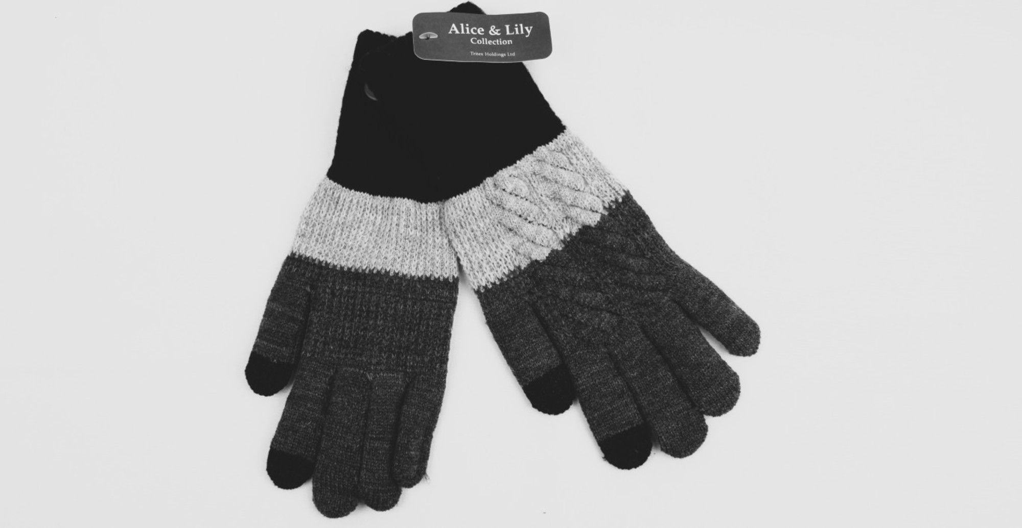 Alice & Lily Cable Knit Gloves | Grey/Black