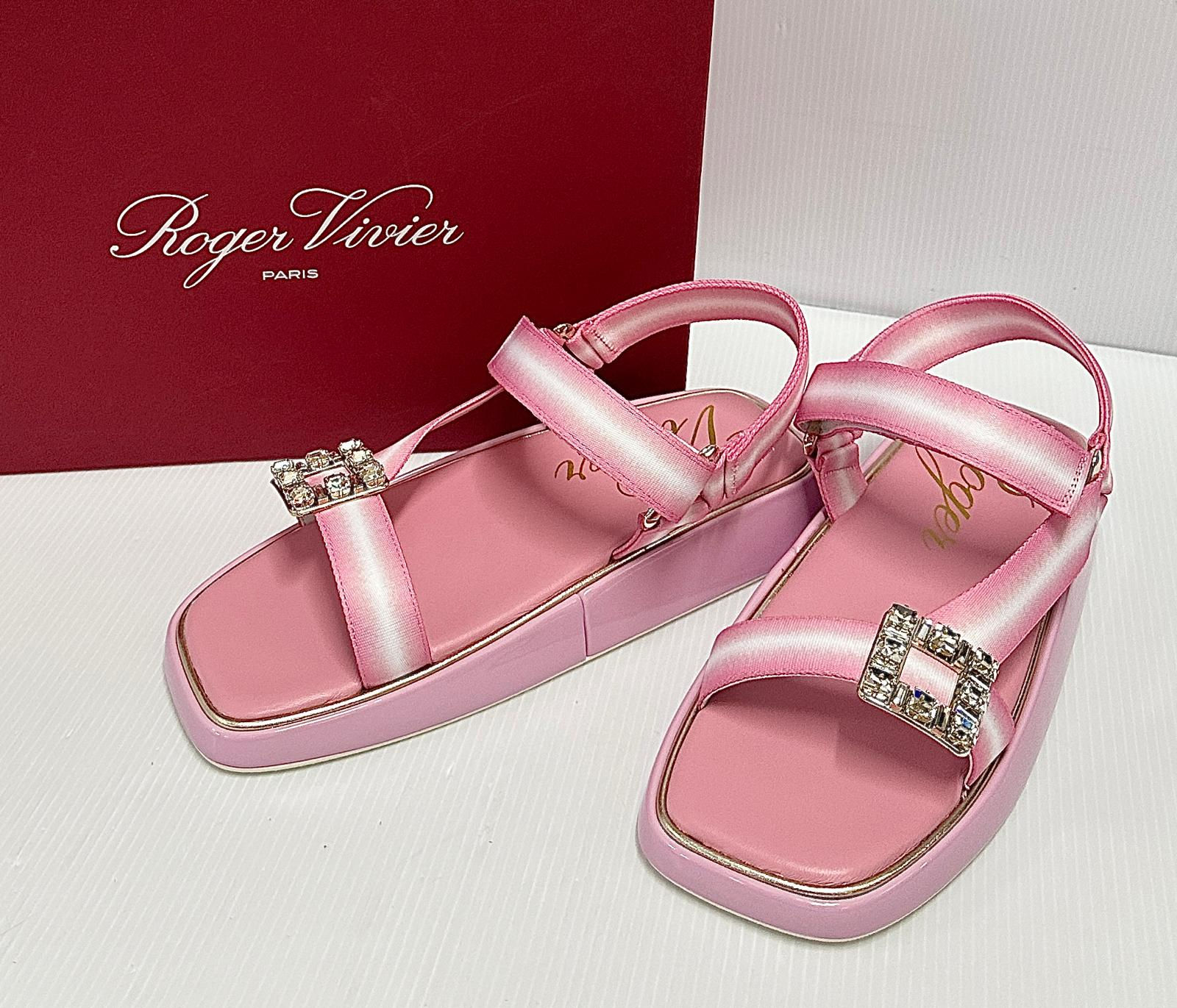RV663   Vivier Slide Trekky Sandal 35