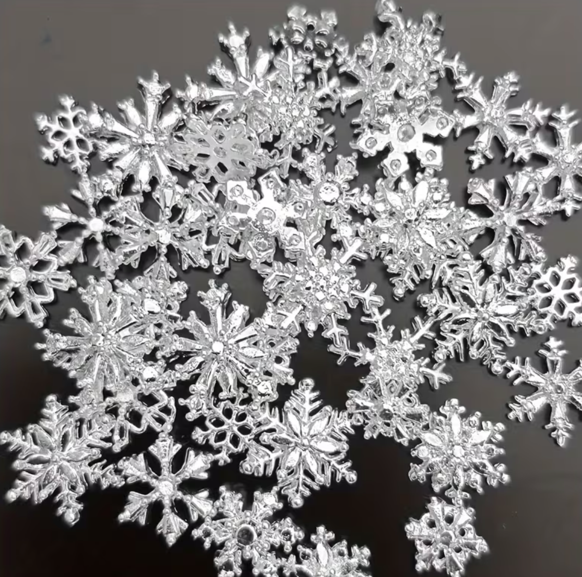 Mixed metal Snowflakes - 8-10mm (20pcs)