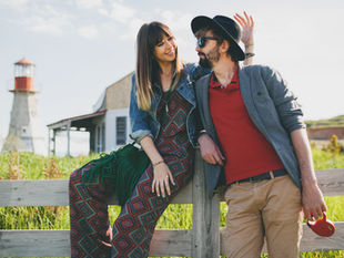 WHAT TO WEAR FOR YOUR ENGAGEMENT SESSION THIS SEASON