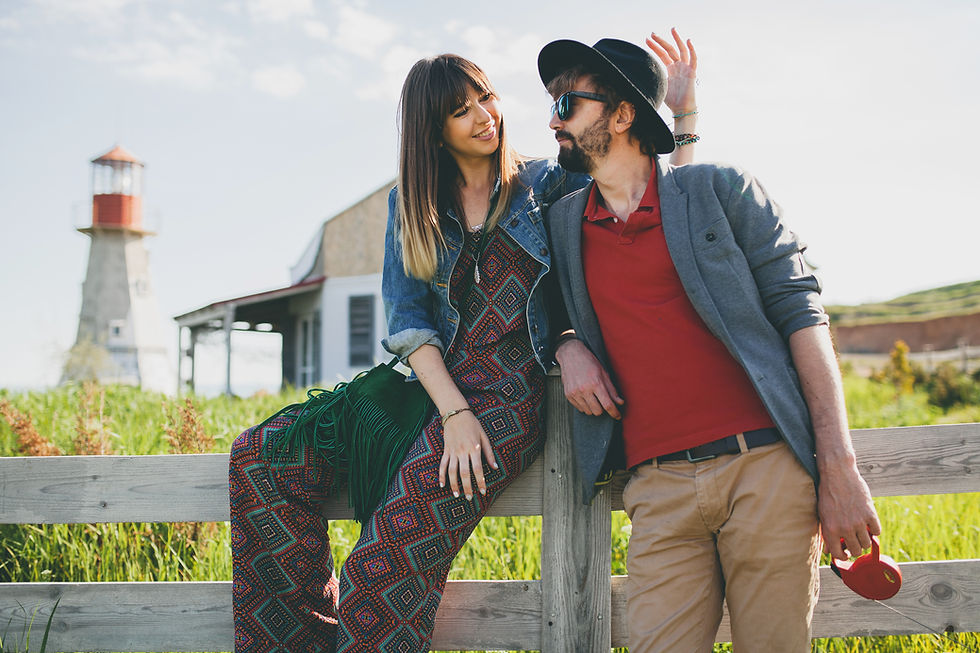 WHAT TO WEAR FOR YOUR ENGAGEMENT SESSION THIS SEASON