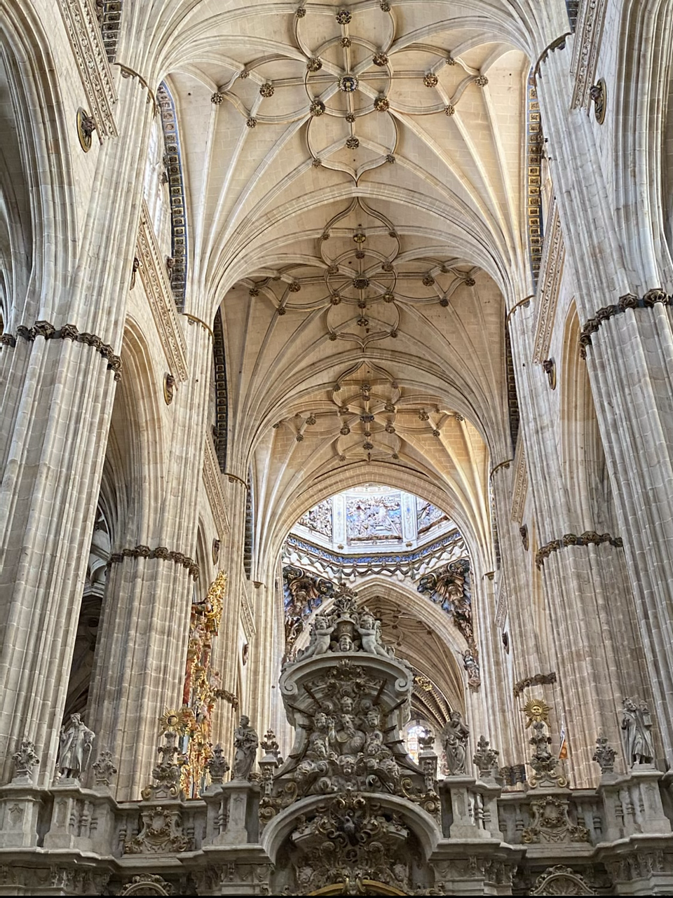 Interior de la catedral nueva de Salamanca