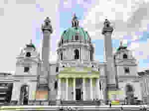Fachada San Carlos Borromeo
