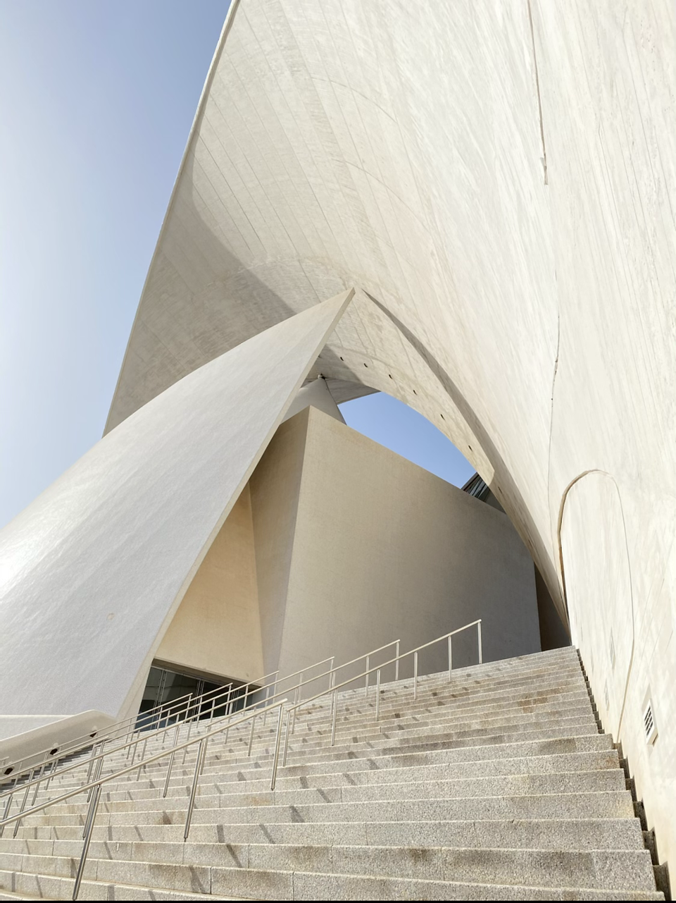 Escaleras de acceso al auditorio de Santa Cruz