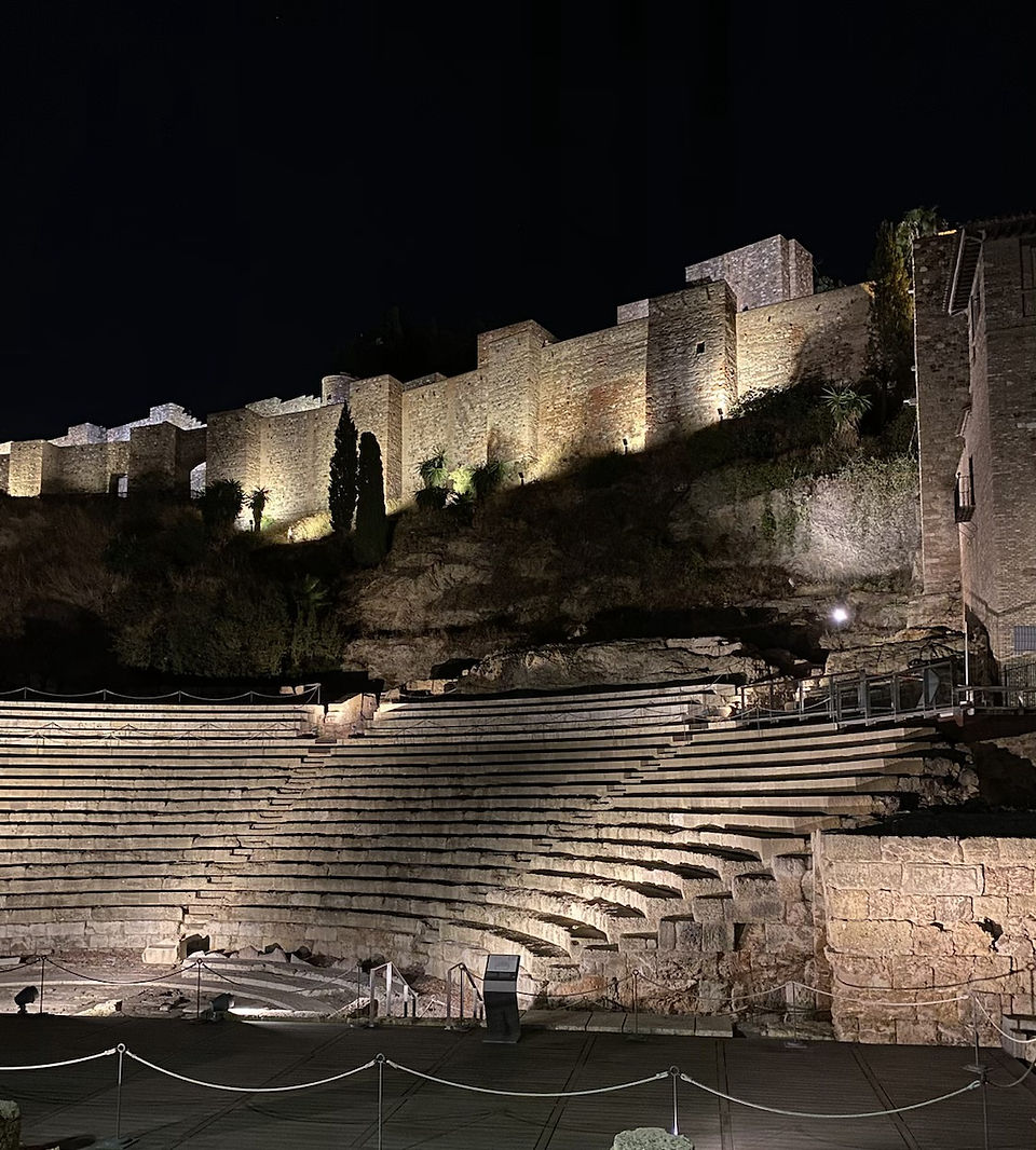 Teatro romano y Alcazaba de Malaga de noche