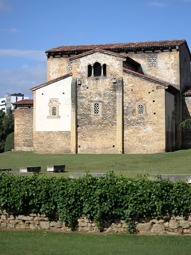 Lugares que ver en Oviedo - Iglesia de San Julián de los Prados