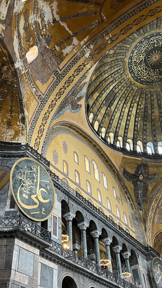 Interior de la mezquita Hagia Sophia de Estambul