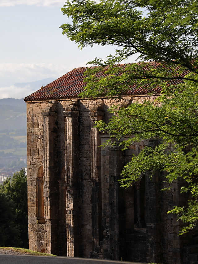 Lugares que ver en Oviedo - Iglesia de Santa María del Naranco
