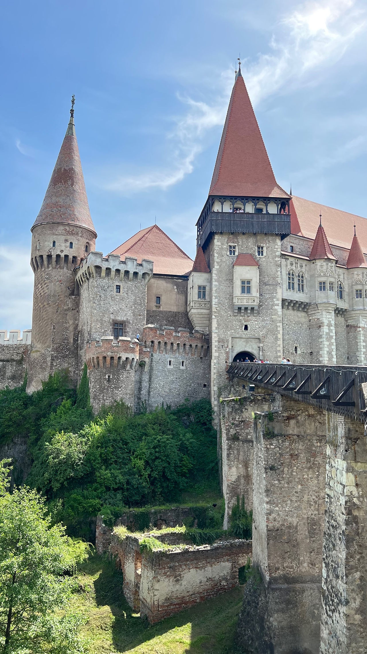 Fachada del castillo de Corvinilor en Hunedoara