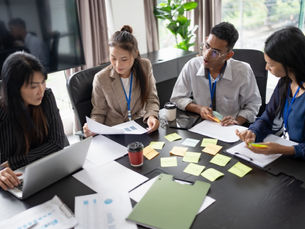 Virtual Assistant vs Executive Assistant: Which Role Fits Your Business Best?
